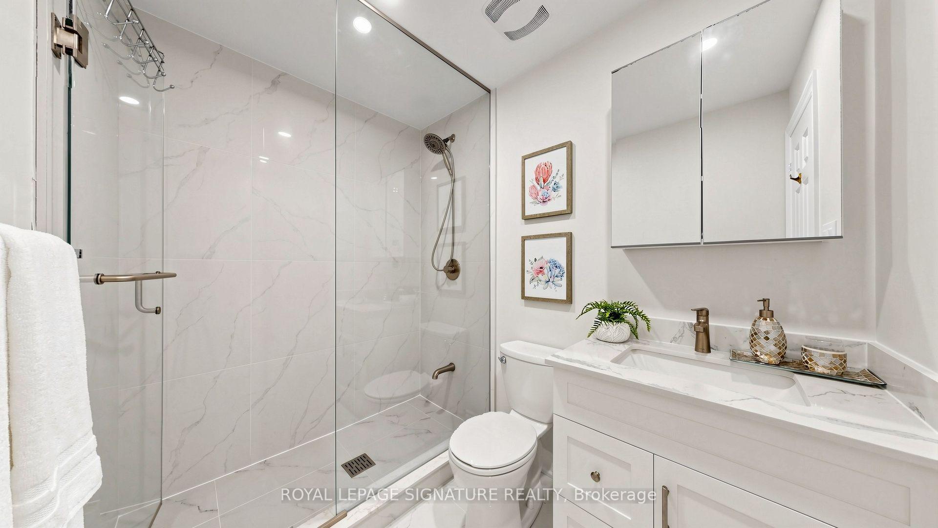 Photo 12 of 16 Meyer Circle, Markham, Markham Village — HOMEH