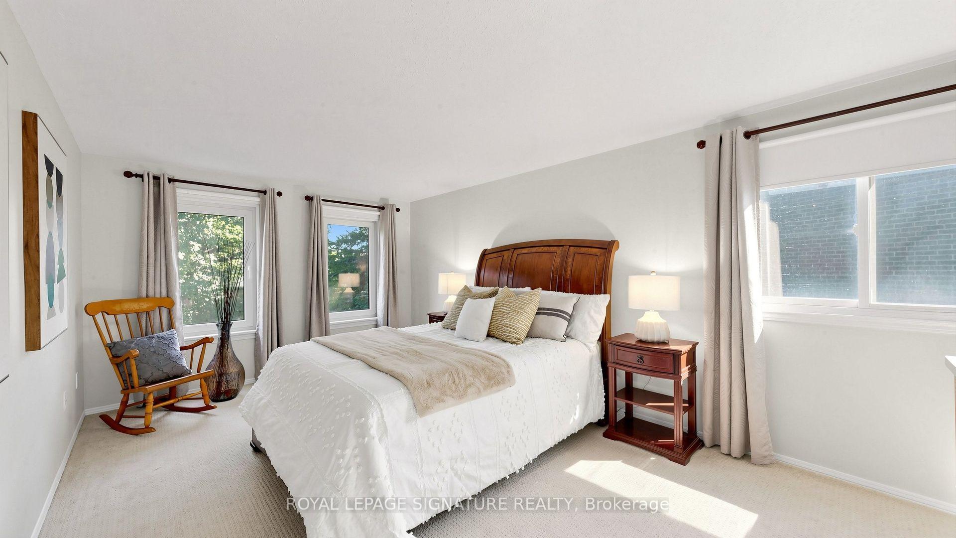 Photo 13 of 16 Meyer Circle, Markham, Markham Village — HOMEH