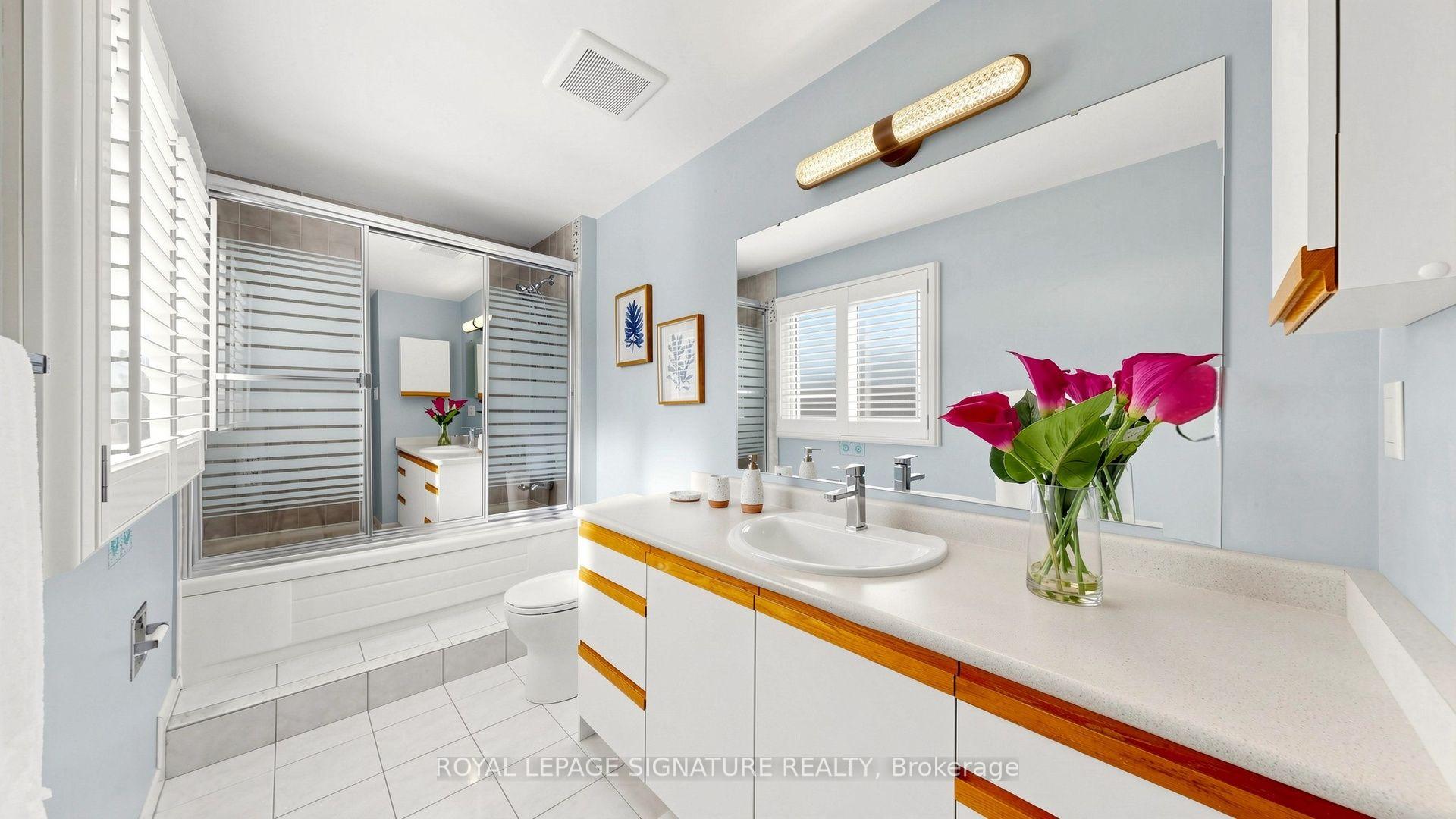 Photo 14 of 16 Meyer Circle, Markham, Markham Village — HOMEH
