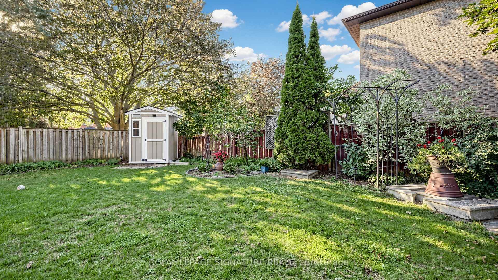 Photo 20 of 16 Meyer Circle, Markham, Markham Village — HOMEH