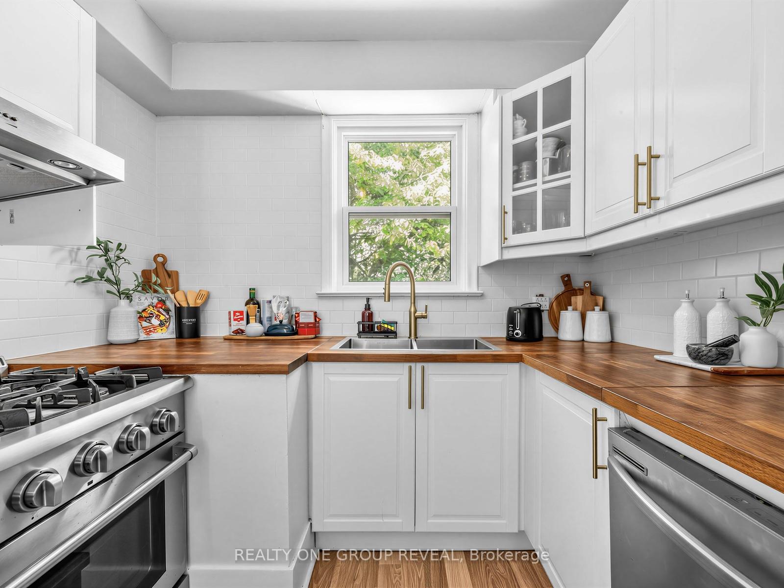 Photo 4 of 26 Glen Everest Road, Scarborough, Birchcliffe-Cliffside — HOMEH