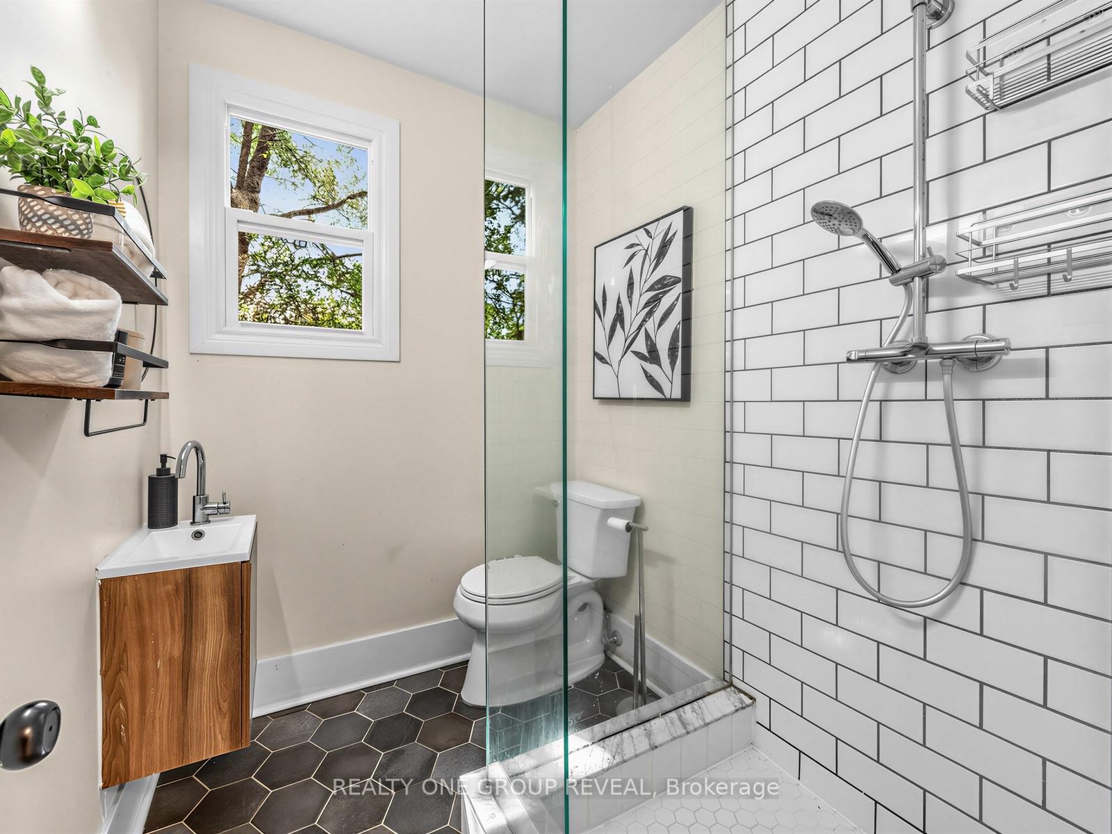 Photo 6 of 26 Glen Everest Road, Scarborough, Birchcliffe-Cliffside — HOMEH