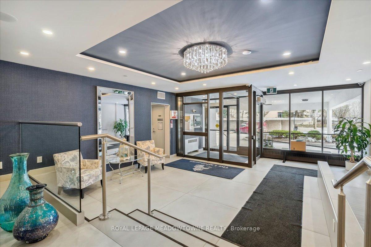 Photo 3 of Unit 1601, 2263 Marine Drive, Oakville, Bronte — HOMEH