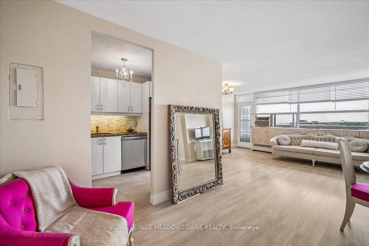 Photo 6 of Unit 1601, 2263 Marine Drive, Oakville, Bronte — HOMEH