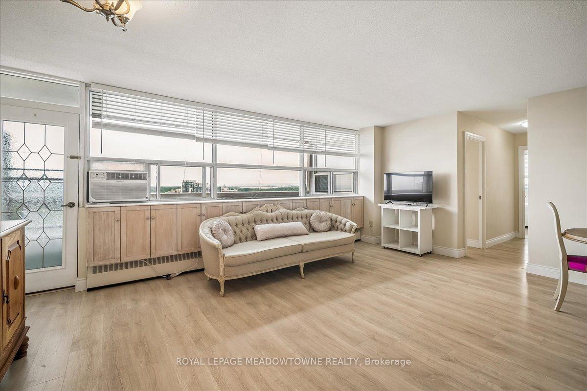 Photo 8 of Unit 1601, 2263 Marine Drive, Oakville, Bronte — HOMEH
