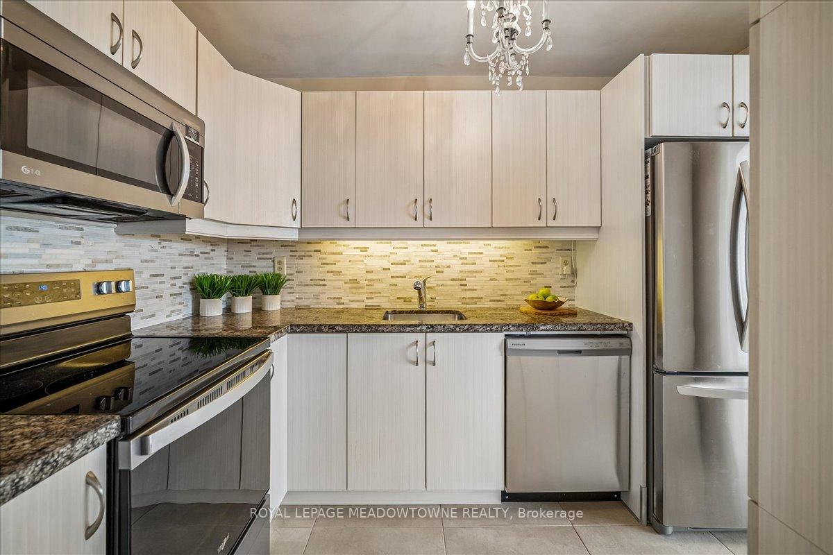 Photo 11 of Unit 1601, 2263 Marine Drive, Oakville, Bronte — HOMEH