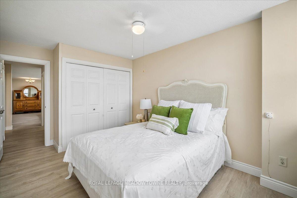 Photo 16 of Unit 1601, 2263 Marine Drive, Oakville, Bronte — HOMEH