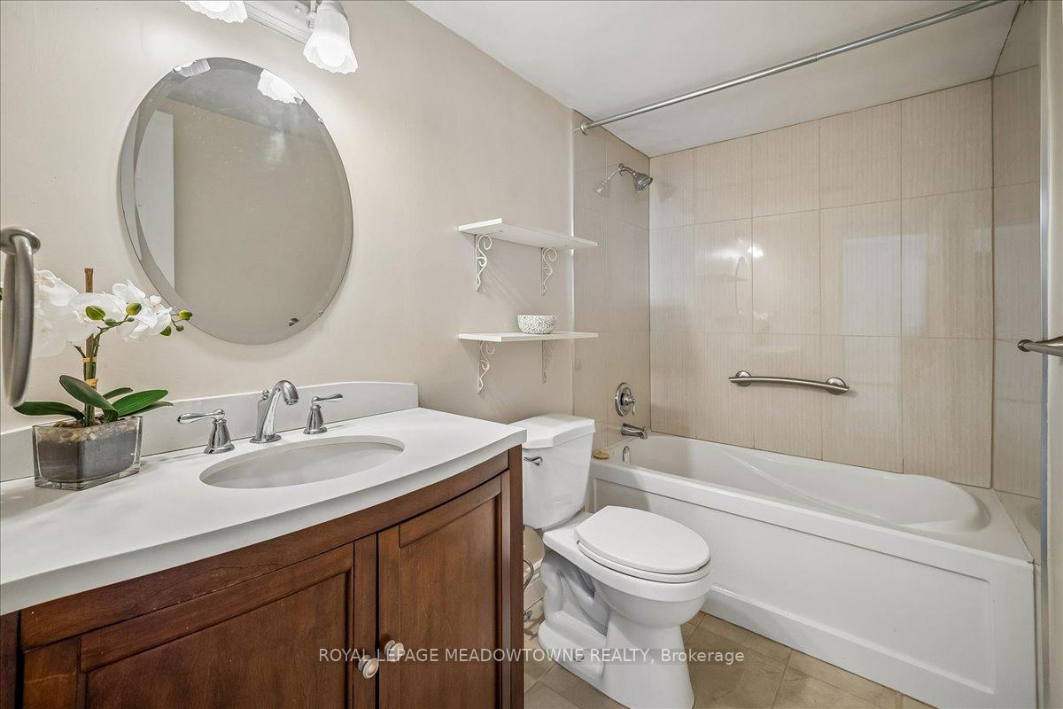 Photo 20 of Unit 1601, 2263 Marine Drive, Oakville, Bronte — HOMEH