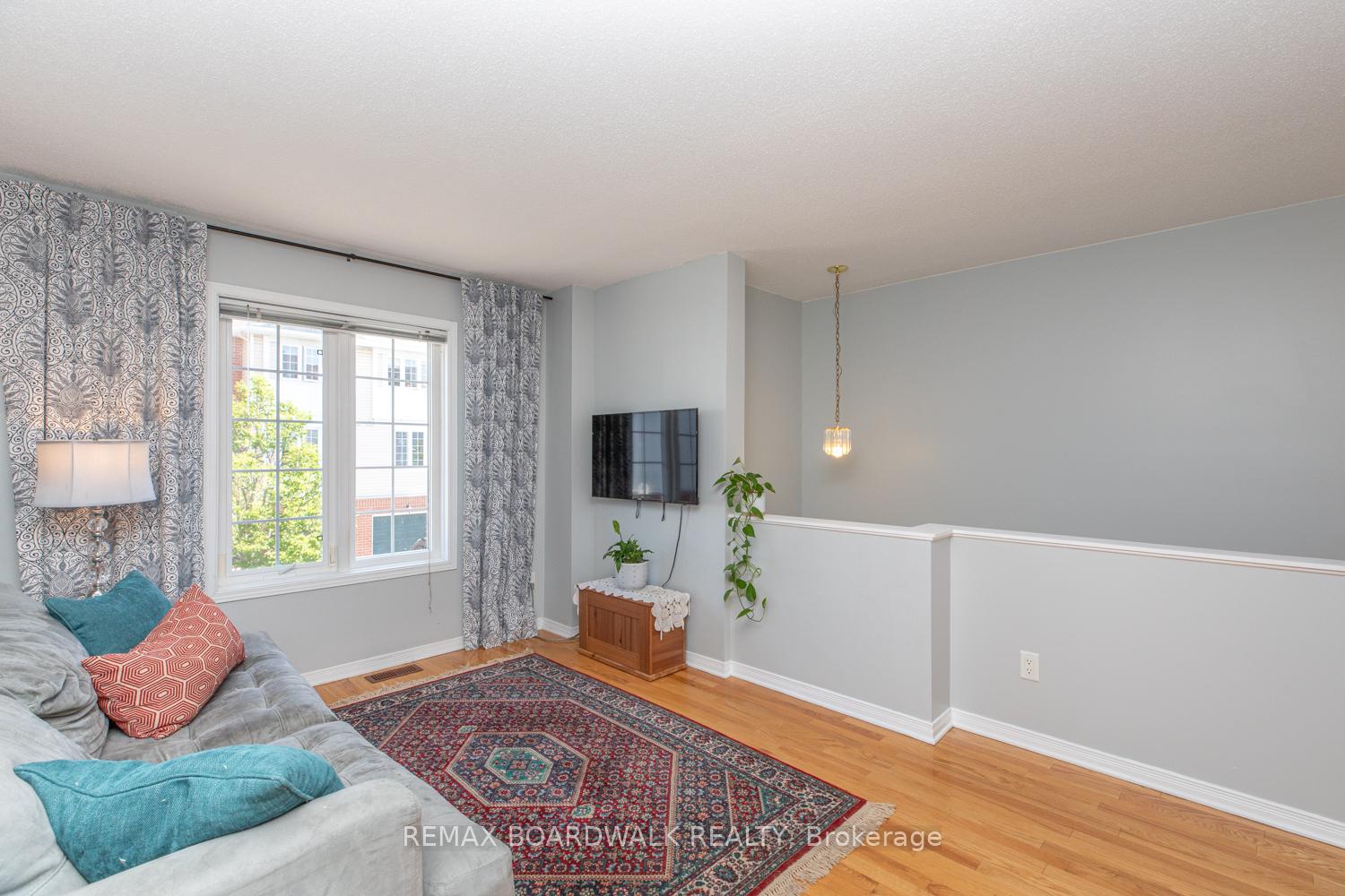 Photo 5 of 112 Wharhol Private, Ottawa, Westcliffe Estates — HOMEH