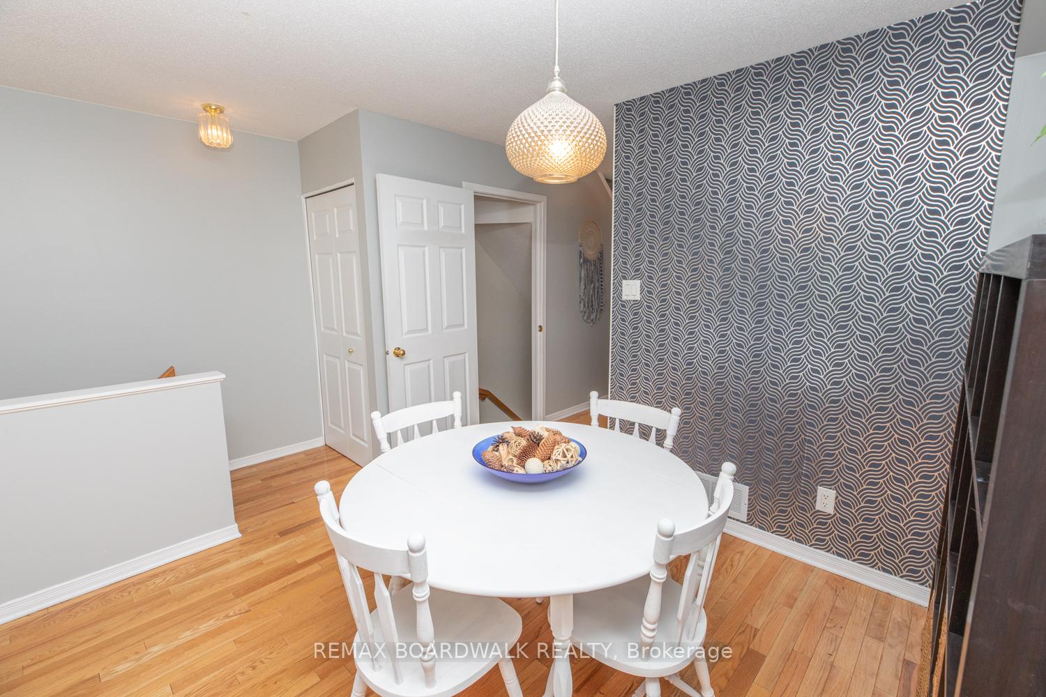 Photo 9 of 112 Wharhol Private, Ottawa, Westcliffe Estates — HOMEH