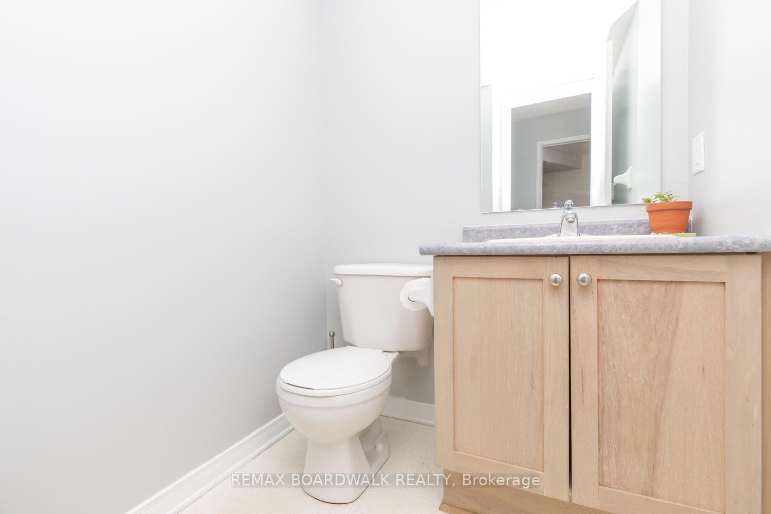 Photo 12 of 112 Wharhol Private, Ottawa, Westcliffe Estates — HOMEH