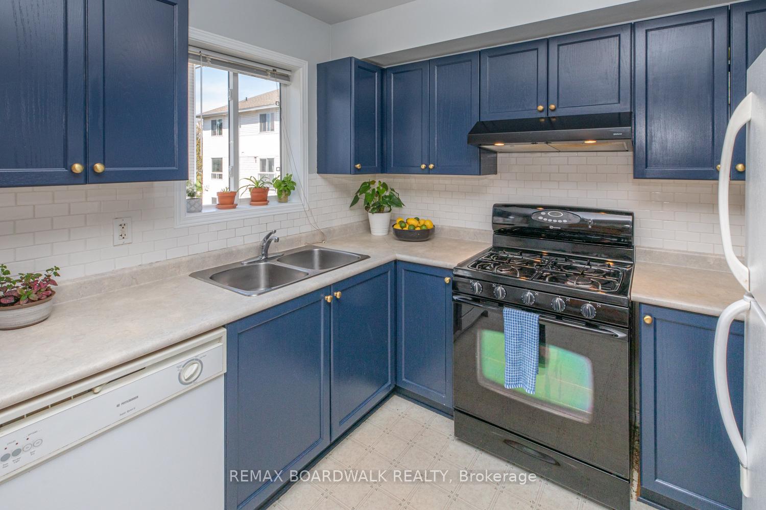 Photo 14 of 112 Wharhol Private, Ottawa, Westcliffe Estates — HOMEH