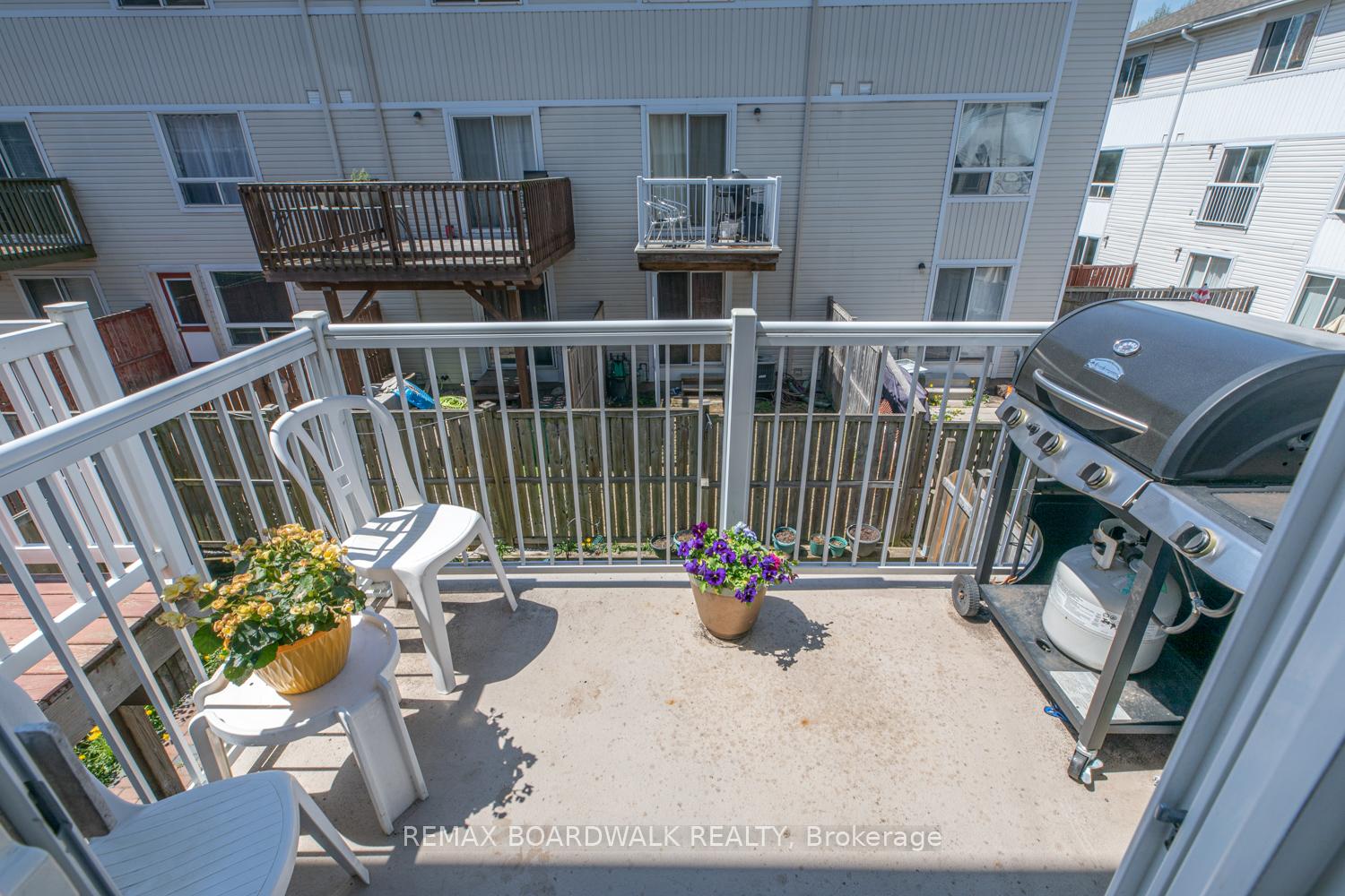 Photo 17 of 112 Wharhol Private, Ottawa, Westcliffe Estates — HOMEH