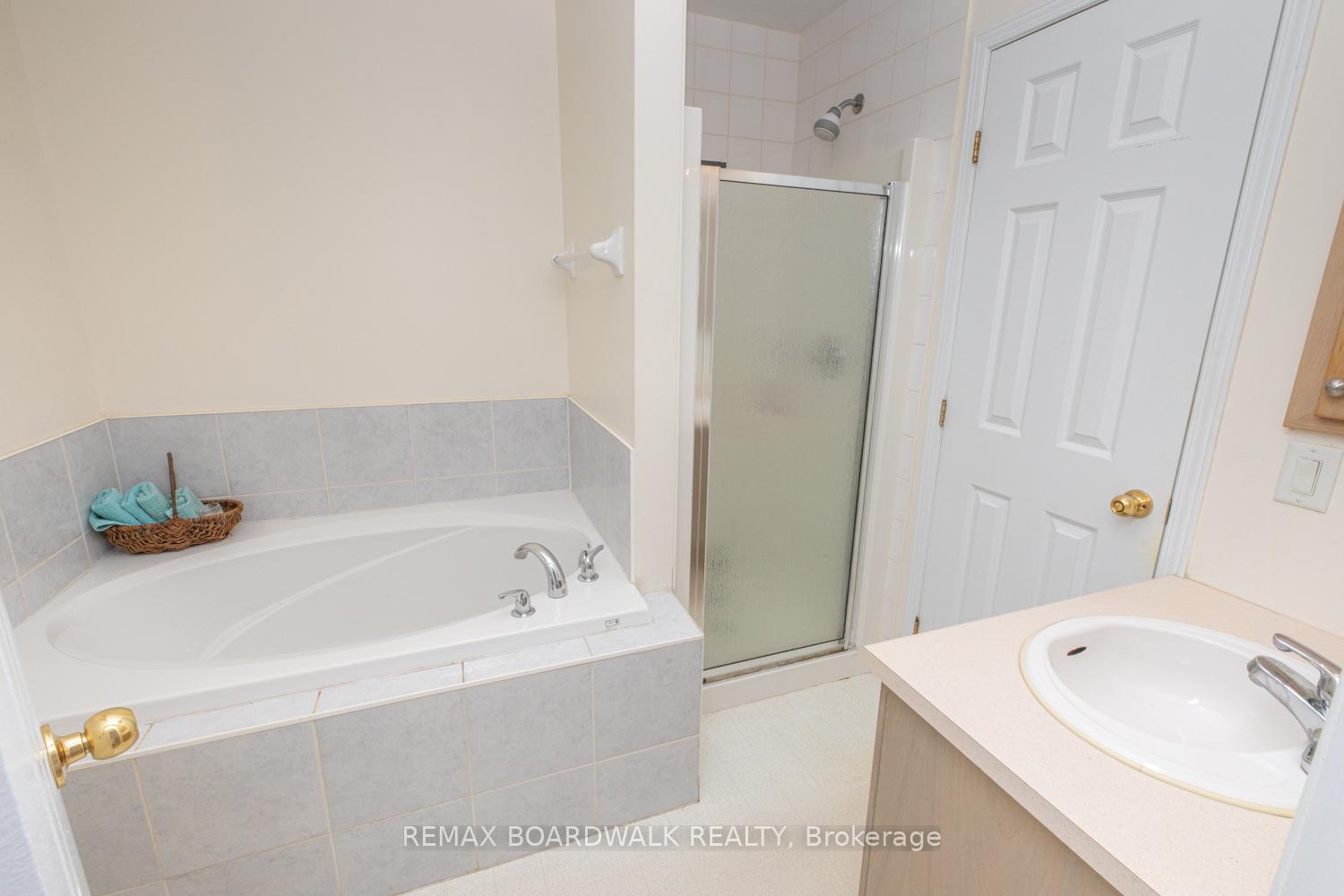 Photo 25 of 112 Wharhol Private, Ottawa, Westcliffe Estates — HOMEH