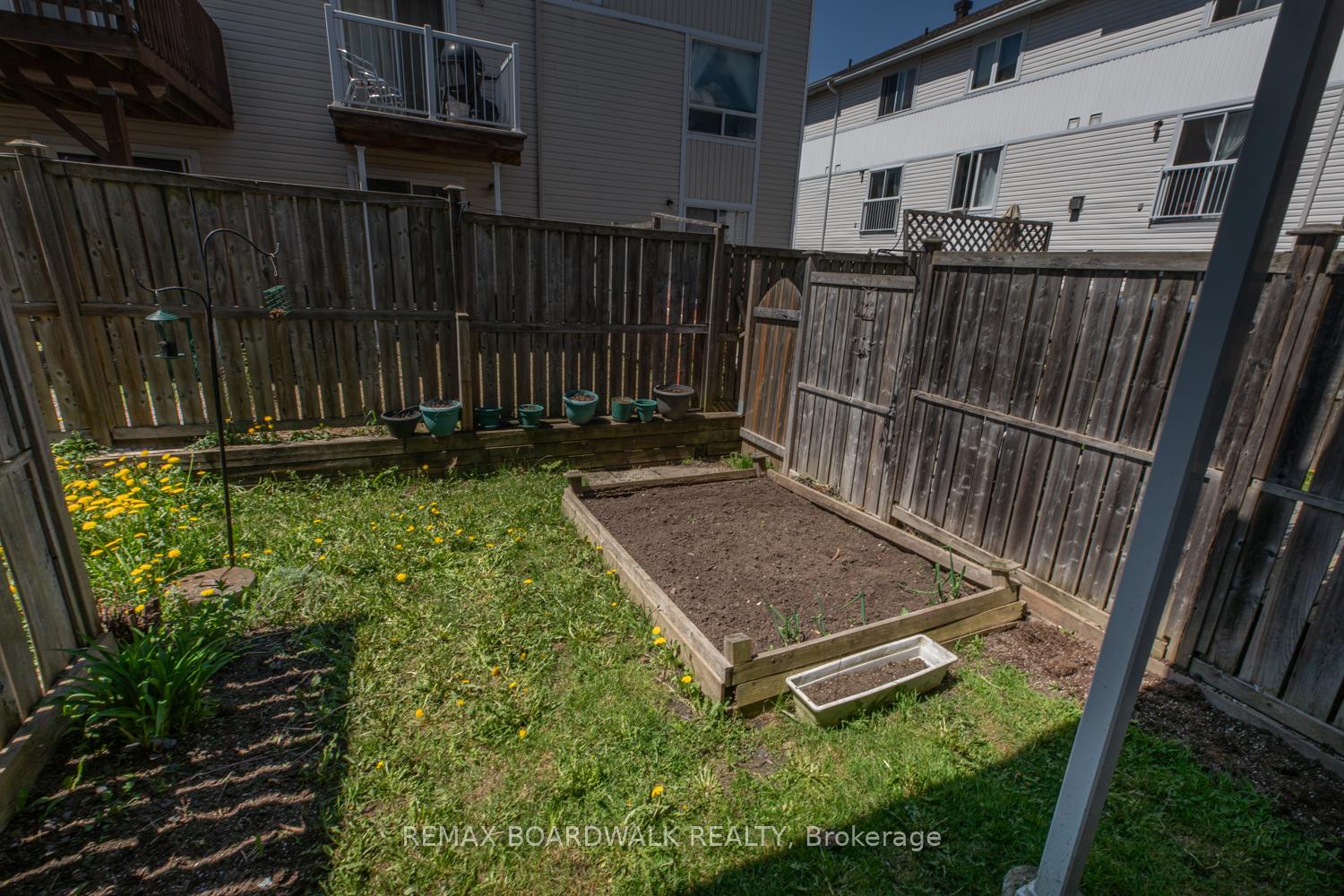 Photo 35 of 112 Wharhol Private, Ottawa, Westcliffe Estates — HOMEH