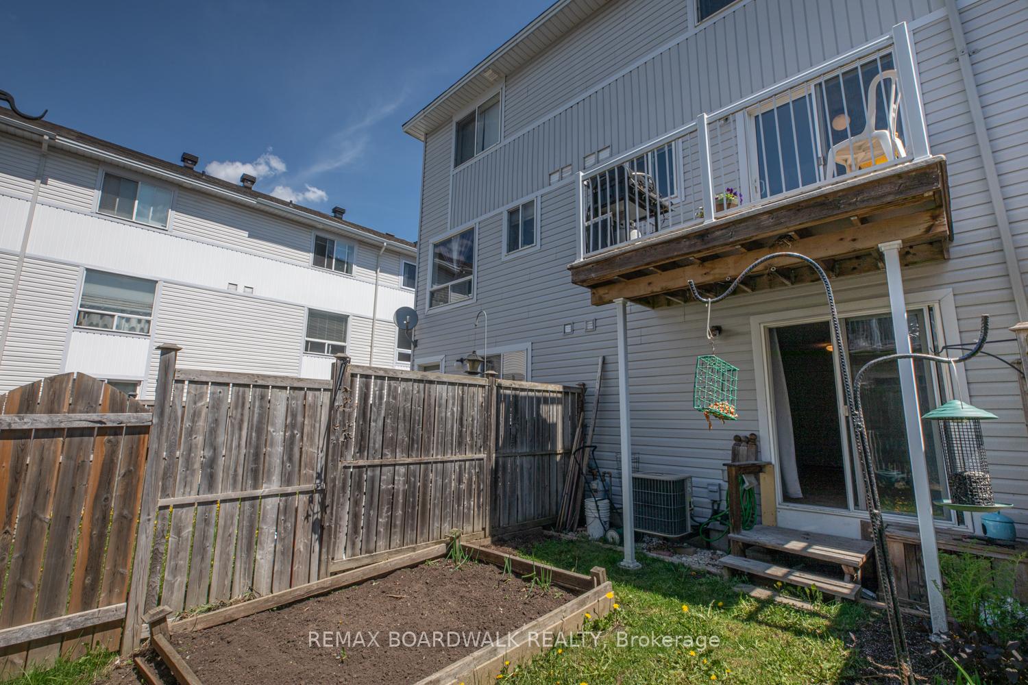 Photo 36 of 112 Wharhol Private, Ottawa, Westcliffe Estates — HOMEH