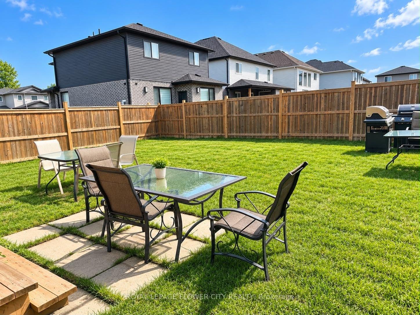 Photo 15 of Unit Upper level, 412 Sophia Crescent, London, North I — HOMEH