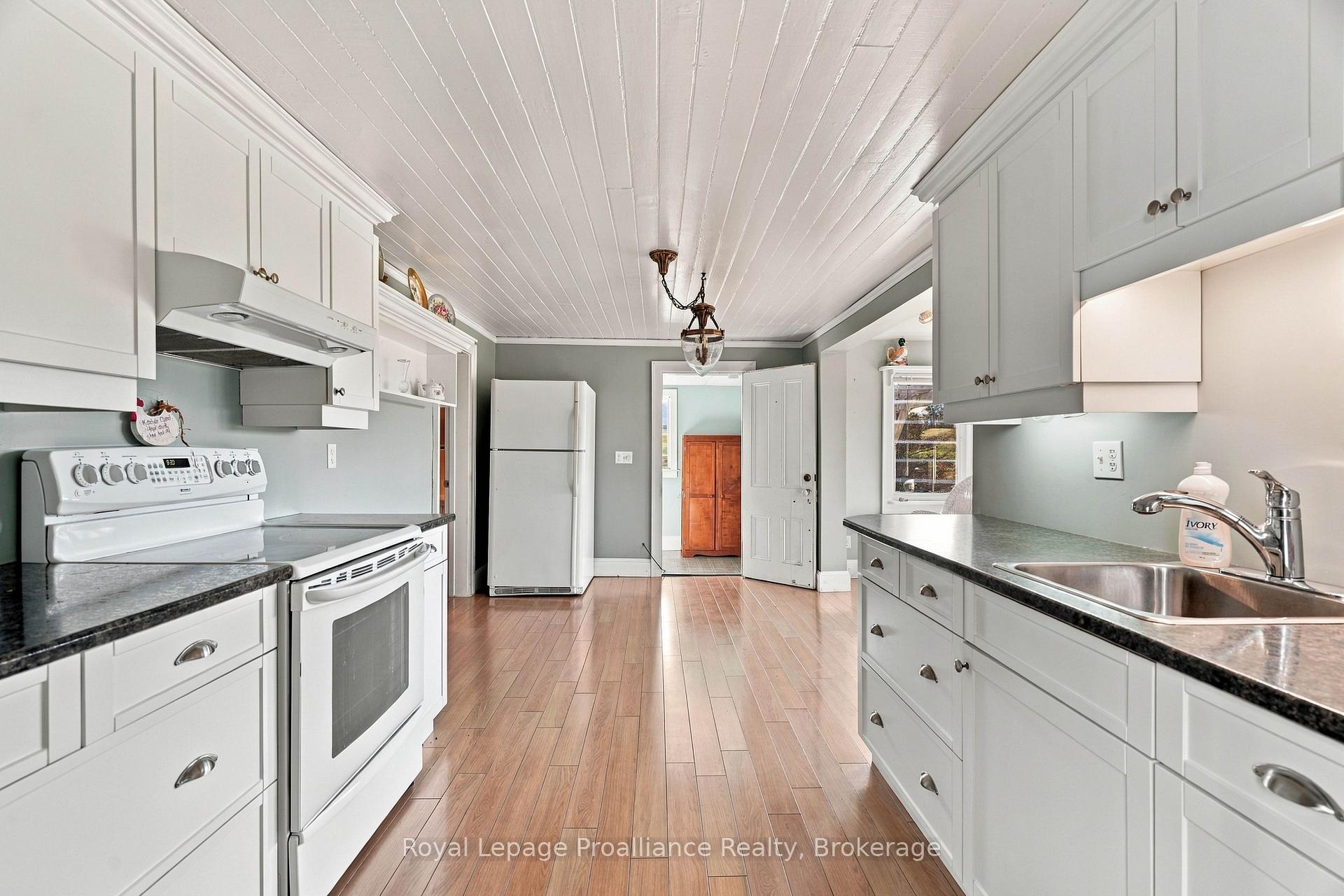 Photo 8 of 661 County Road 10, Prince Edward County, Picton — HOMEH