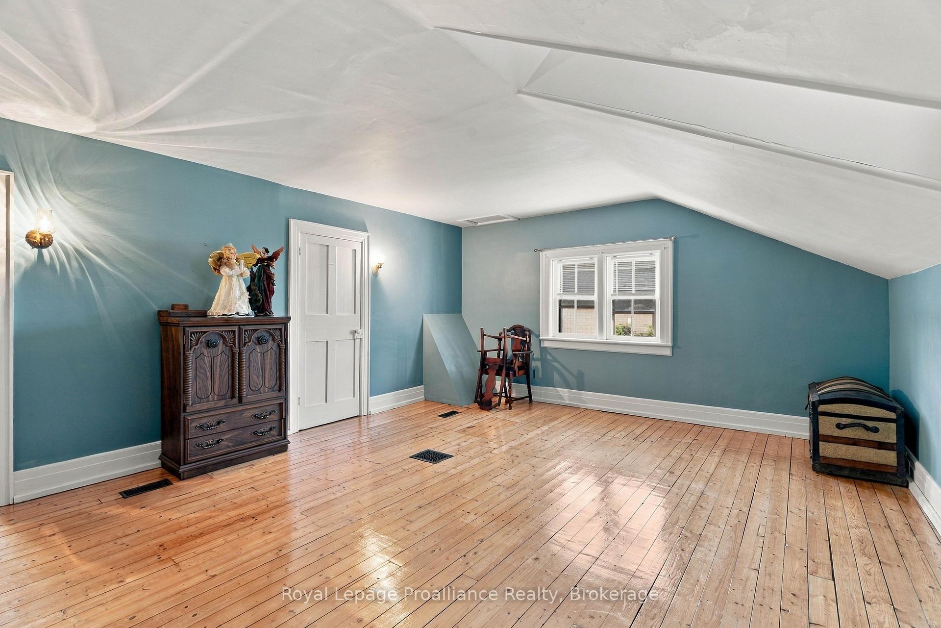 Photo 27 of 661 County Road 10, Prince Edward County, Picton — HOMEH