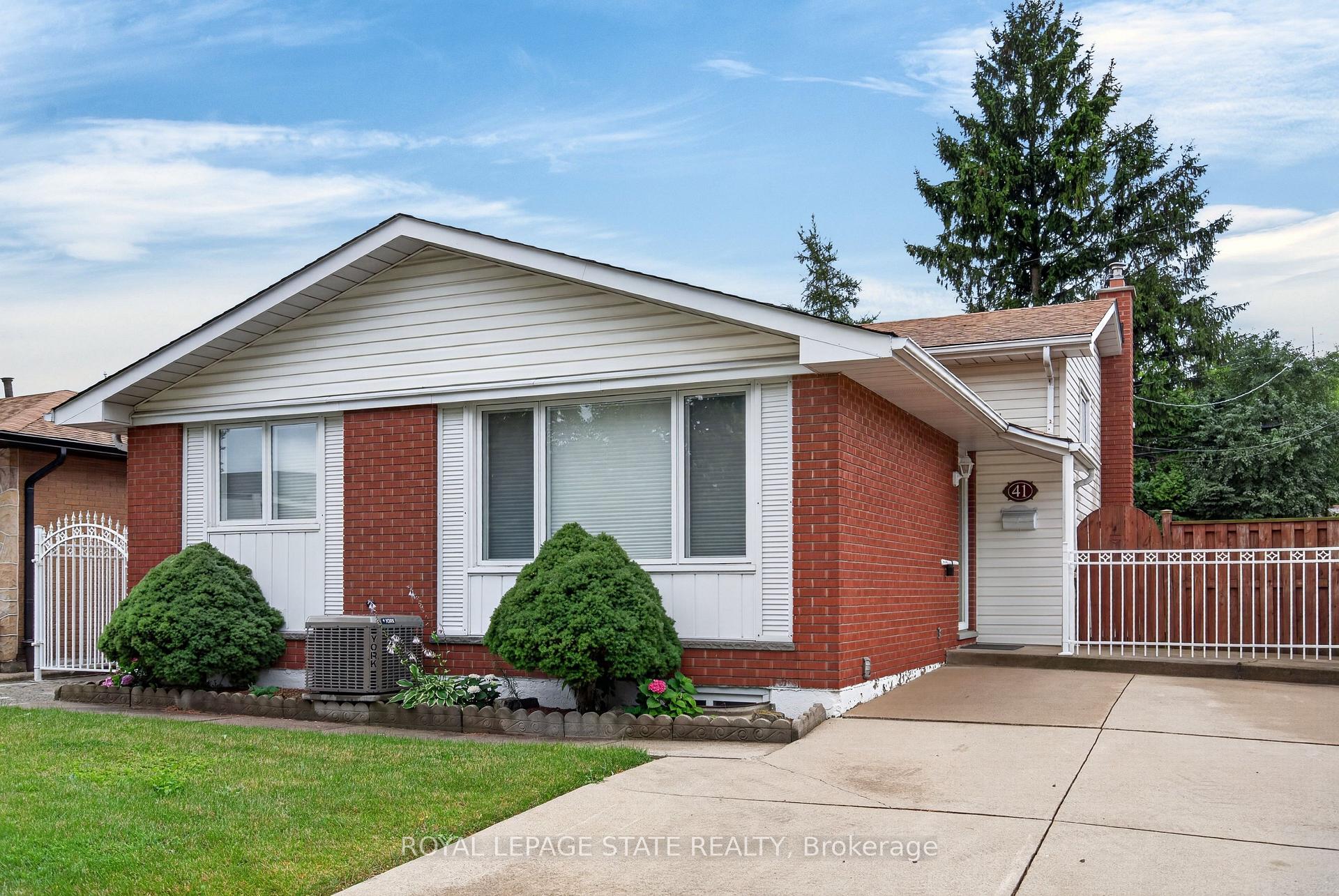 Photo 2 of 41 Darlington Drive, Hamilton, Gilbert — HOMEH
