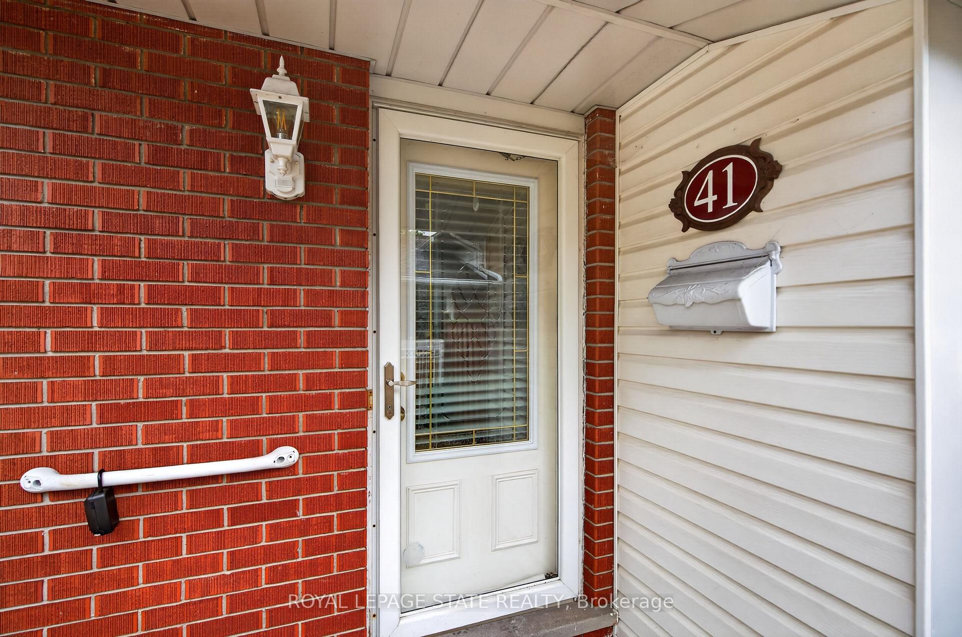Photo 3 of 41 Darlington Drive, Hamilton, Gilbert — HOMEH