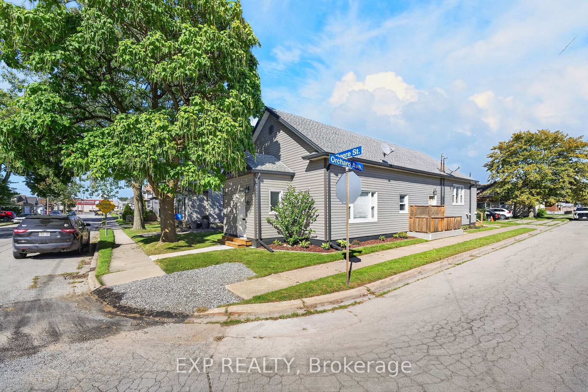 Photo 3 of 97 Deere Street, Welland, Lincoln/Crowland — HOMEH