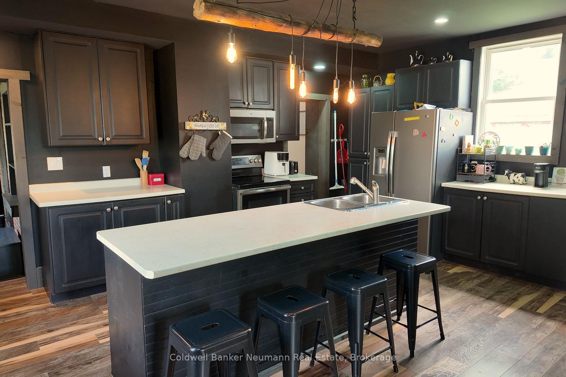 Photo 8 of 2056 Mill Street E, Howick — HOMEH
