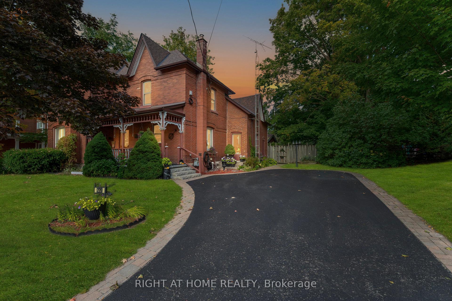 Photo of 220 Barrie Street