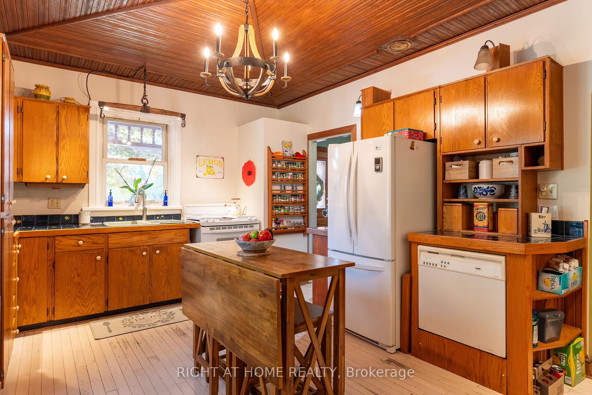Photo 8 of 220 Barrie Street, Essa, Thornton — HOMEH