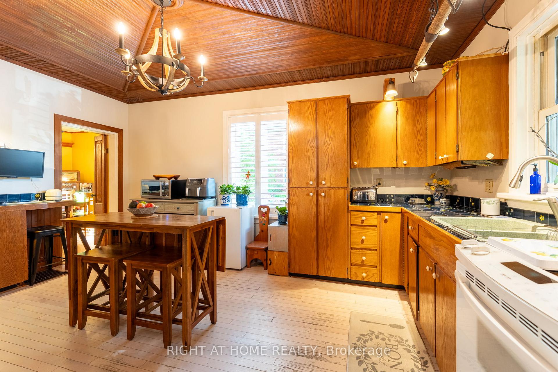 Photo 10 of 220 Barrie Street, Essa, Thornton — HOMEH