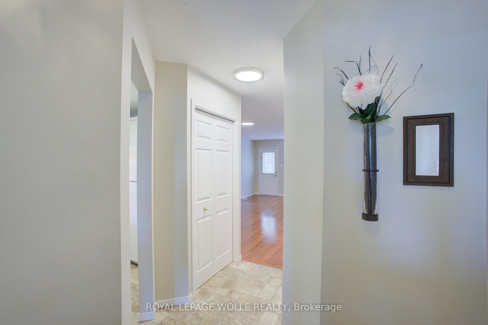 Photo 4 of Unit 6, 50 Midland Drive, Kitchener, Stanley Park — HOMEH