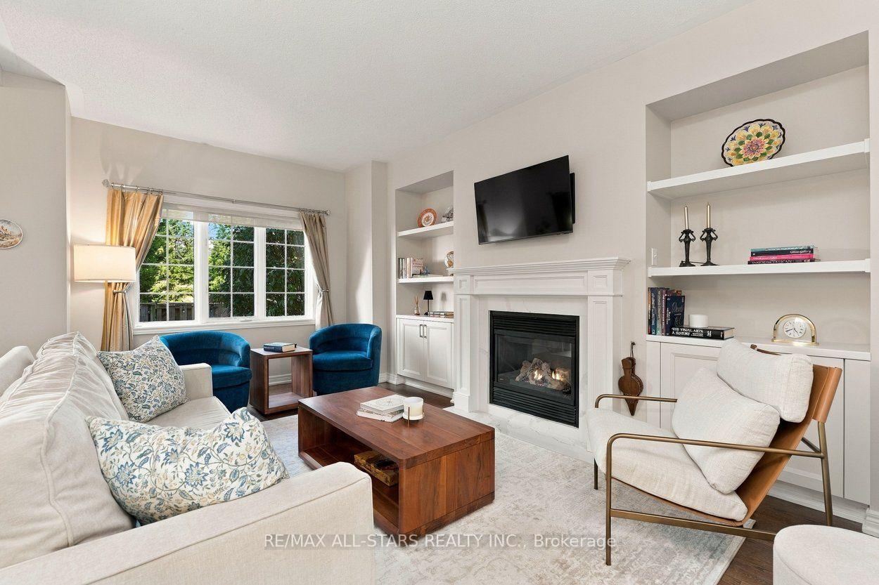 Photo 3 of 39 Louisbourg Way, Markham, Greensborough — HOMEH