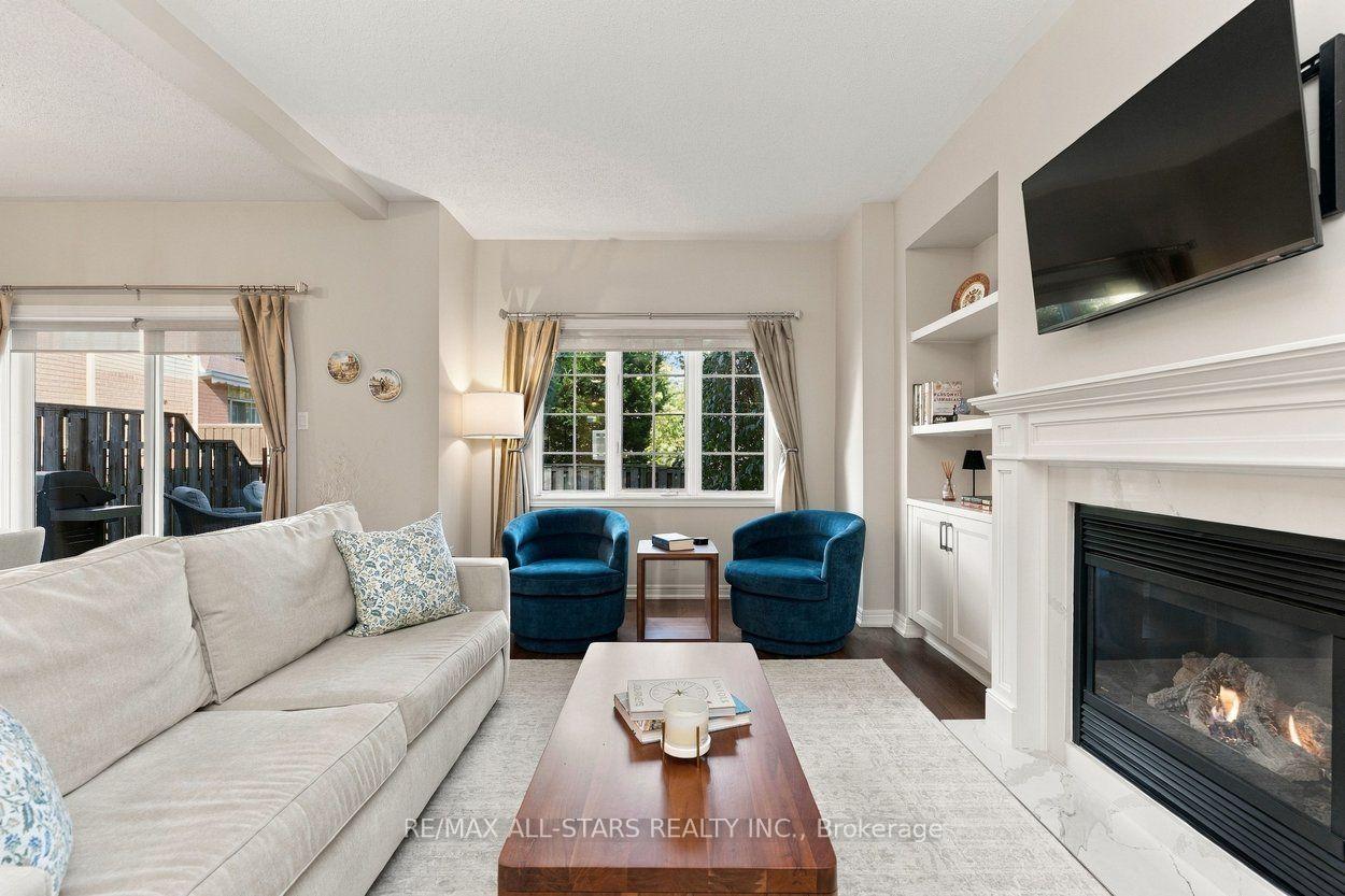 Photo 12 of 39 Louisbourg Way, Markham, Greensborough — HOMEH