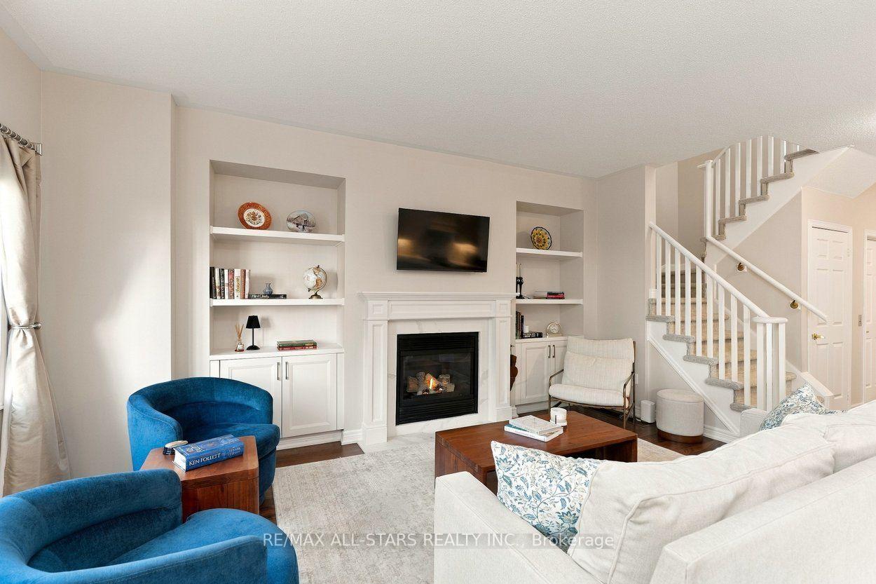 Photo 14 of 39 Louisbourg Way, Markham, Greensborough — HOMEH