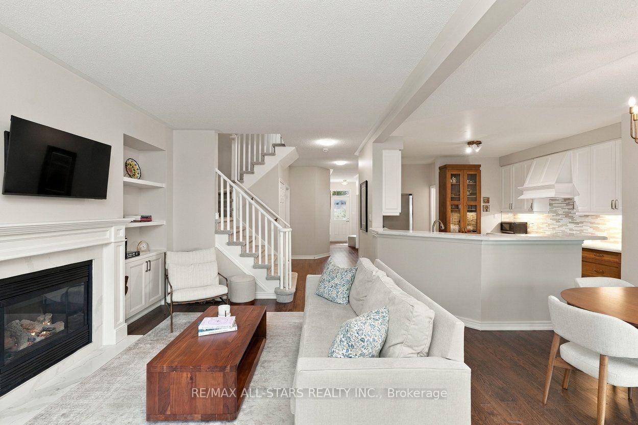 Photo 23 of 39 Louisbourg Way, Markham, Greensborough — HOMEH