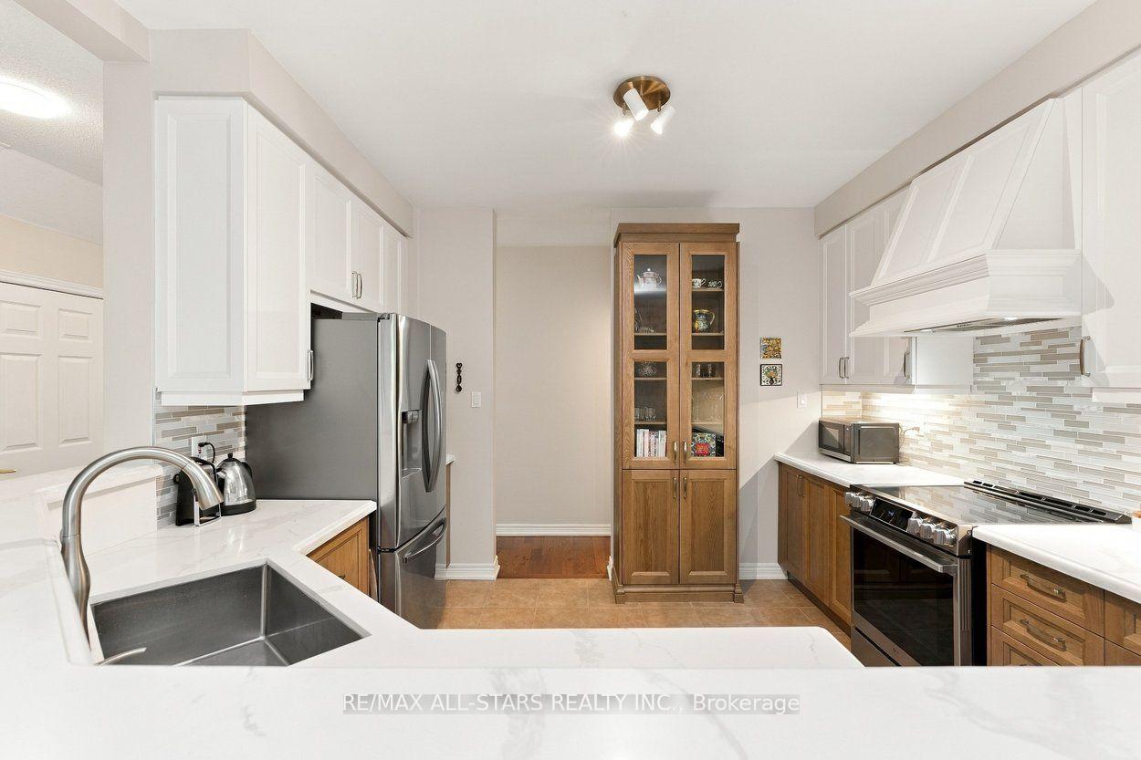 Photo 36 of 39 Louisbourg Way, Markham, Greensborough — HOMEH