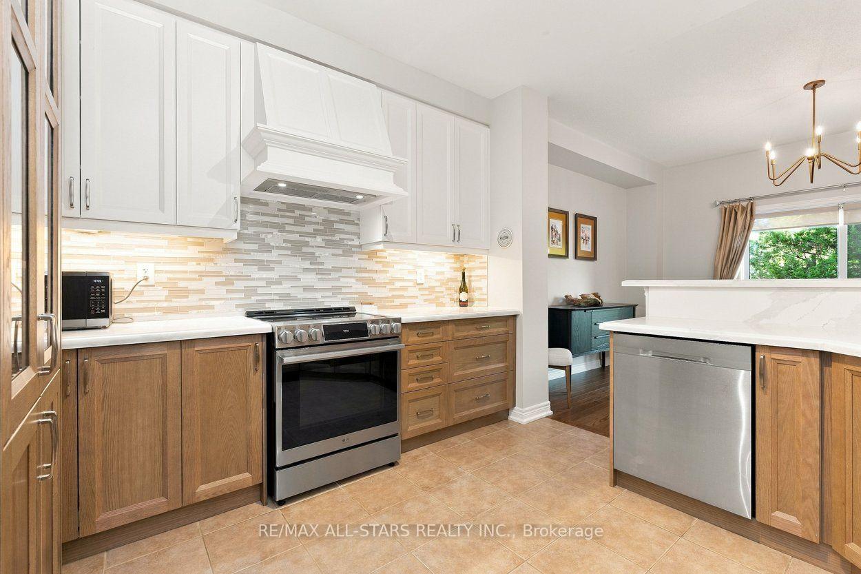 Photo 45 of 39 Louisbourg Way, Markham, Greensborough — HOMEH