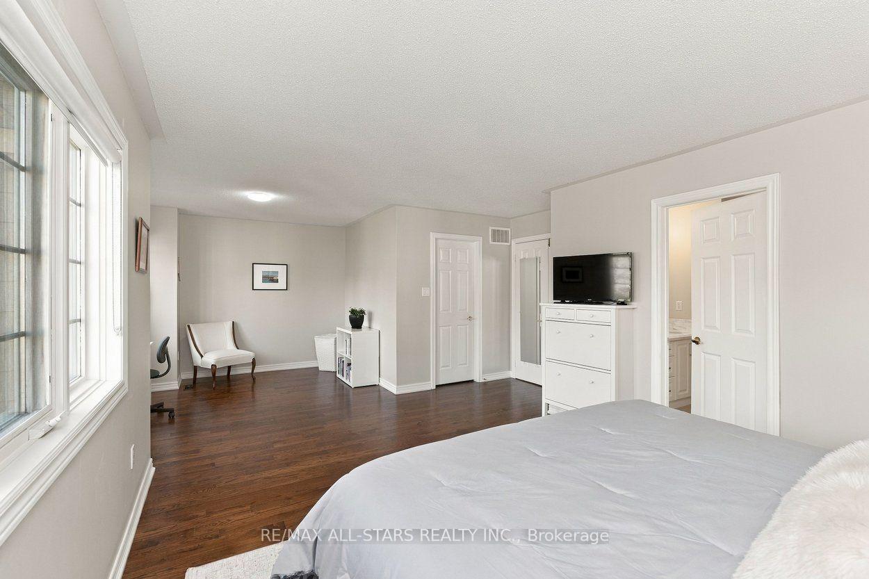 Photo 66 of 39 Louisbourg Way, Markham, Greensborough — HOMEH