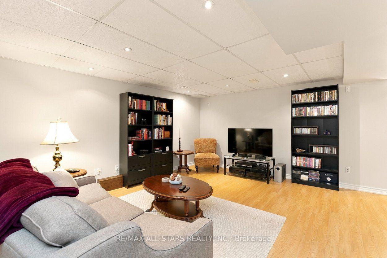 Photo 92 of 39 Louisbourg Way, Markham, Greensborough — HOMEH