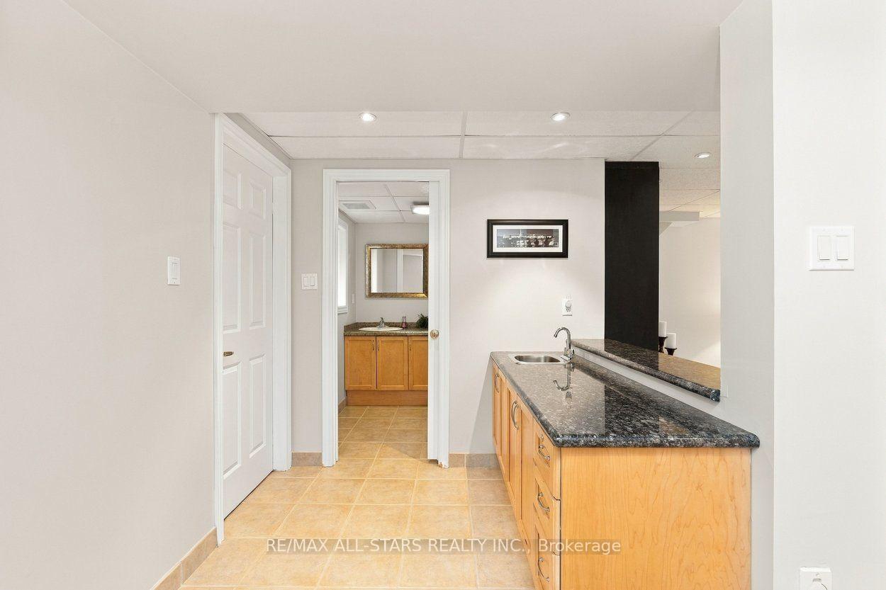 Photo 102 of 39 Louisbourg Way, Markham, Greensborough — HOMEH
