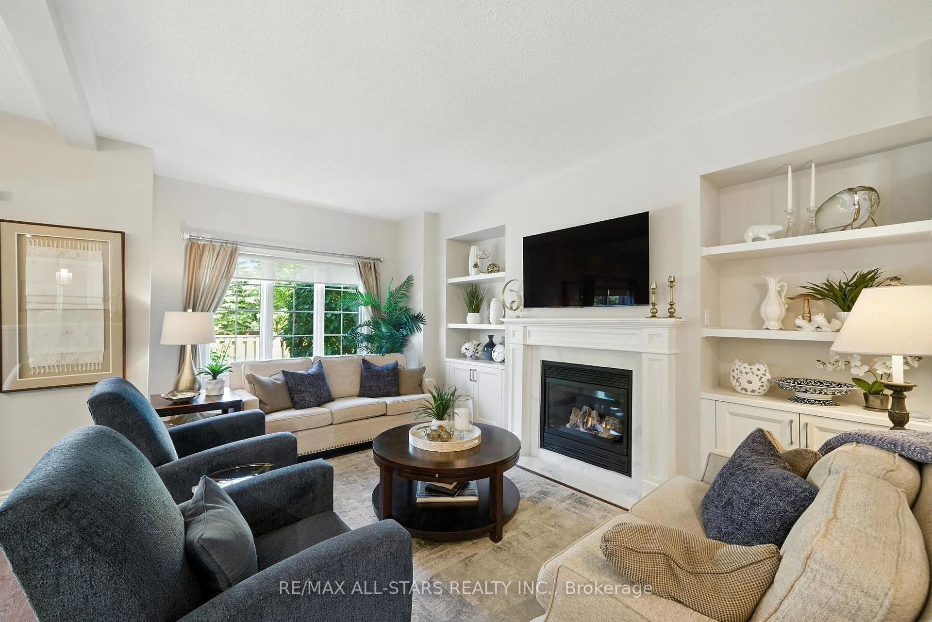 Photo 4 of 39 Louisbourg Way, Markham, Greensborough — HOMEH