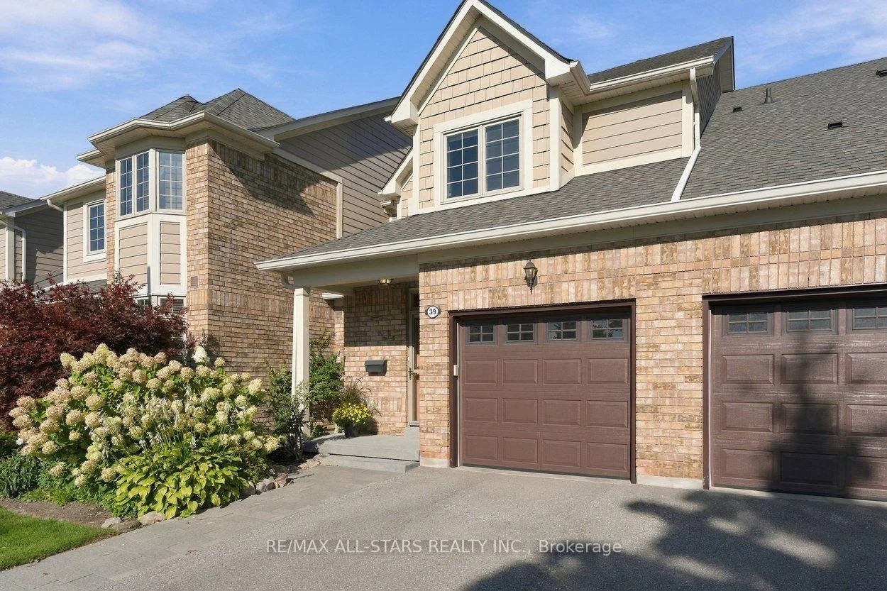 Photo 5 of 39 Louisbourg Way, Markham, Greensborough — HOMEH