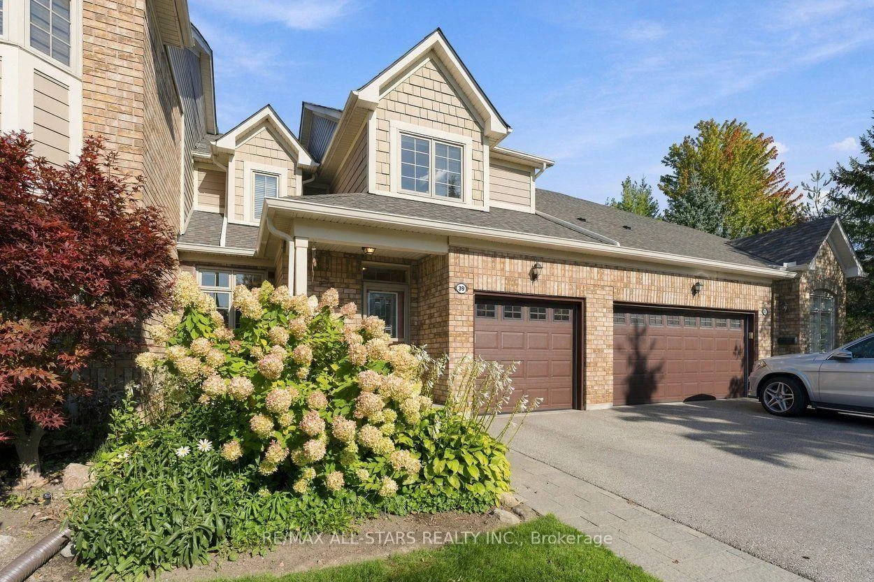 Photo 6 of 39 Louisbourg Way, Markham, Greensborough — HOMEH