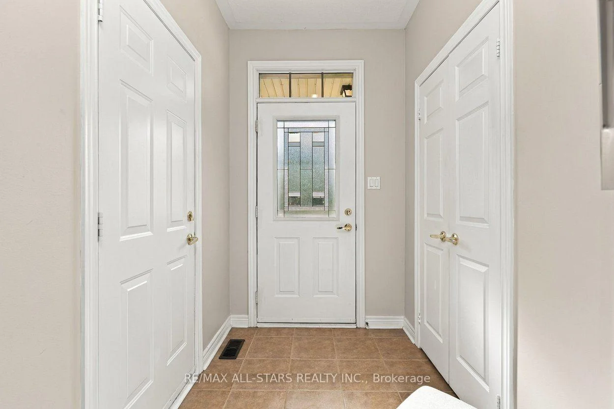 Photo 8 of 39 Louisbourg Way, Markham, Greensborough — HOMEH