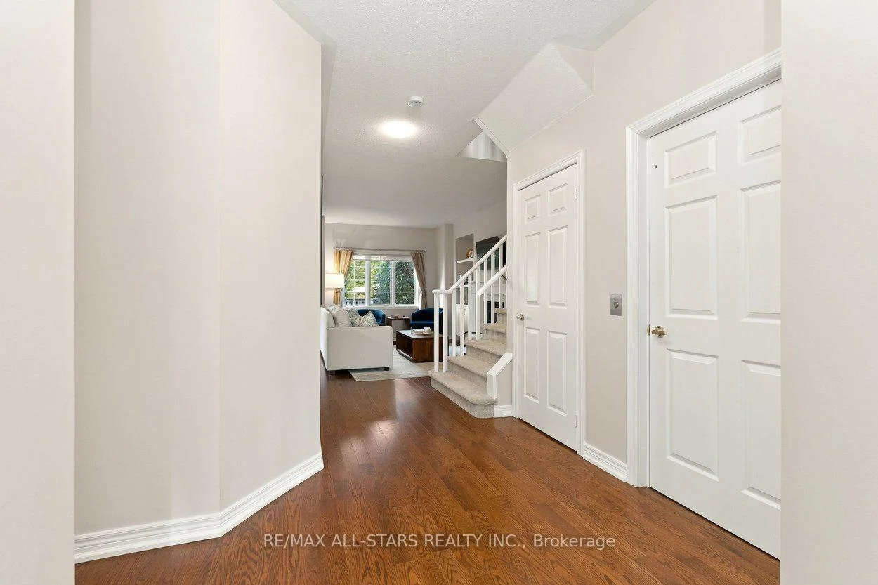 Photo 10 of 39 Louisbourg Way, Markham, Greensborough — HOMEH
