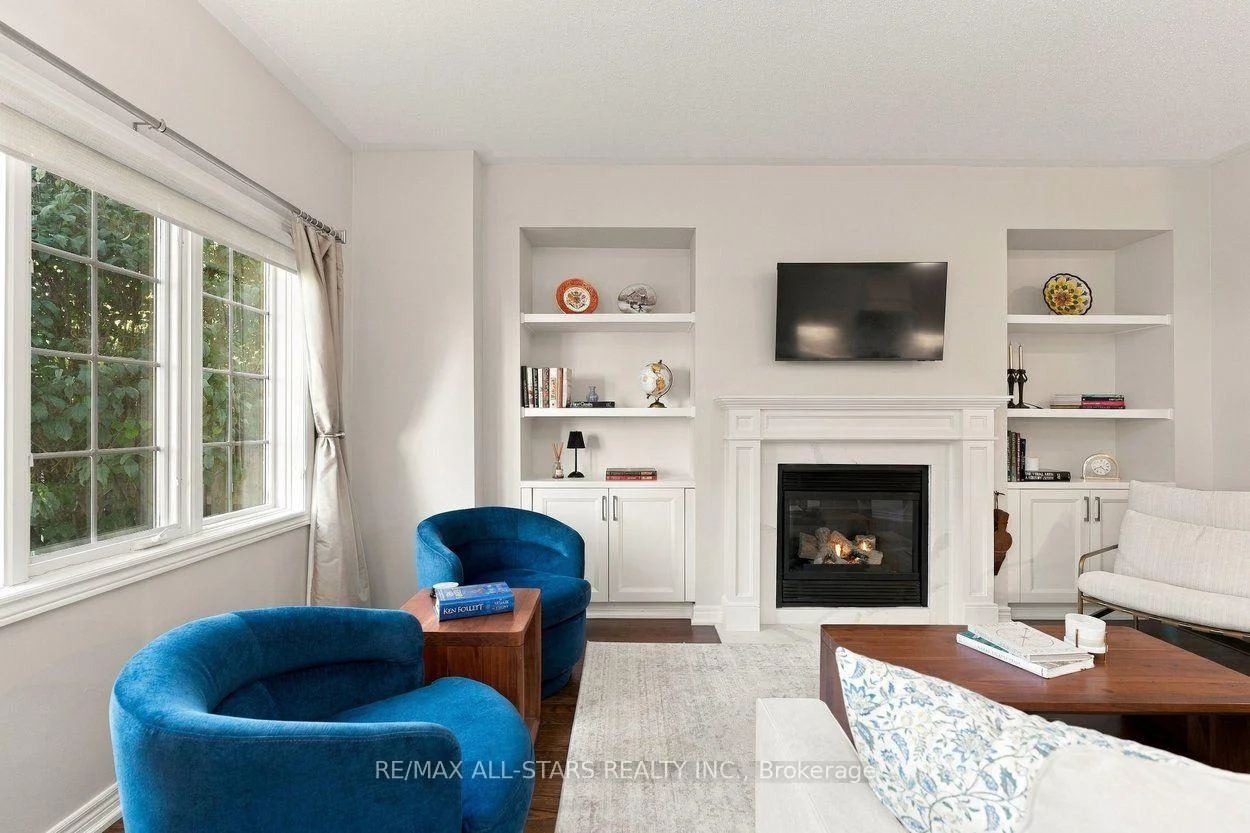 Photo 16 of 39 Louisbourg Way, Markham, Greensborough — HOMEH