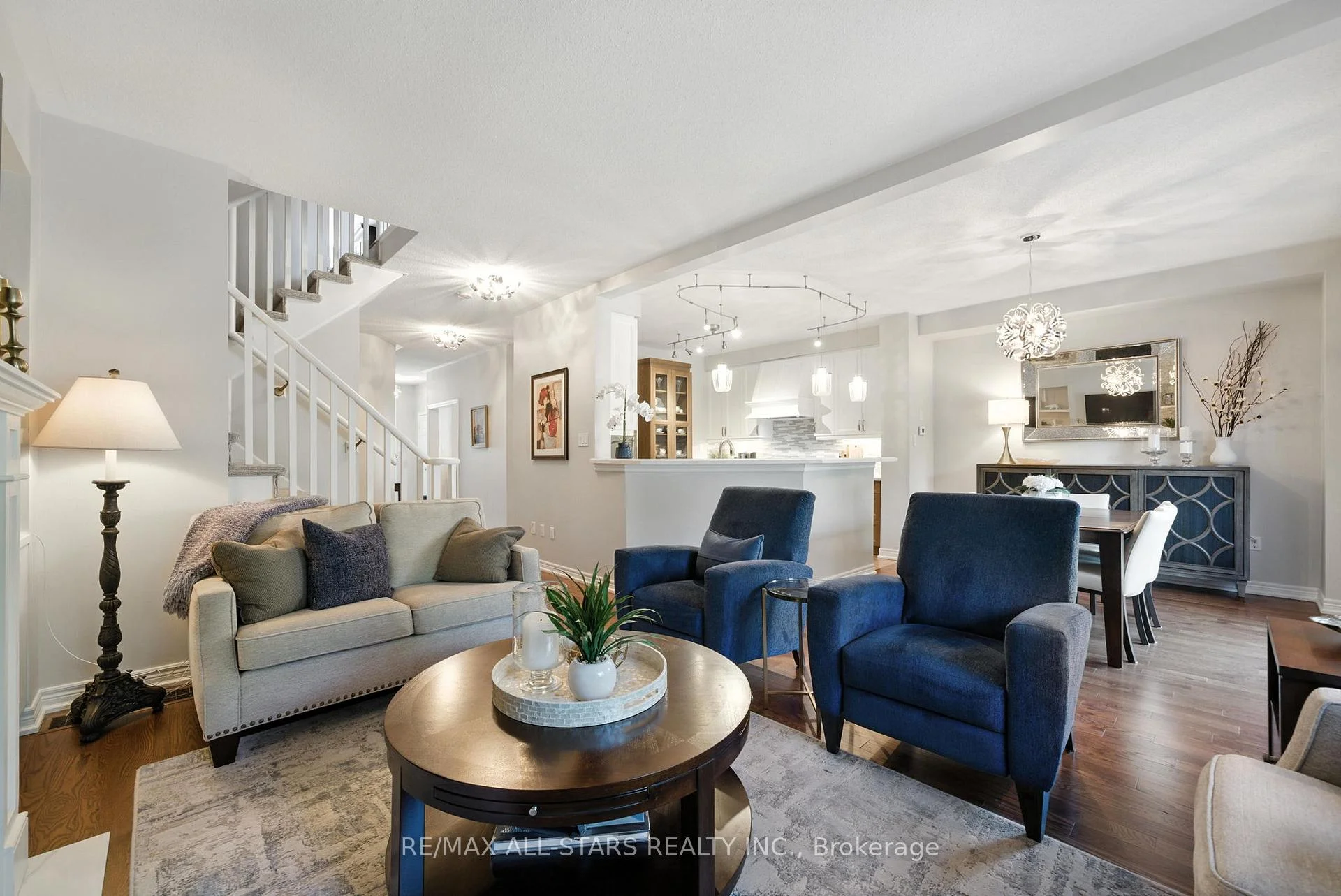 Photo 18 of 39 Louisbourg Way, Markham, Greensborough — HOMEH