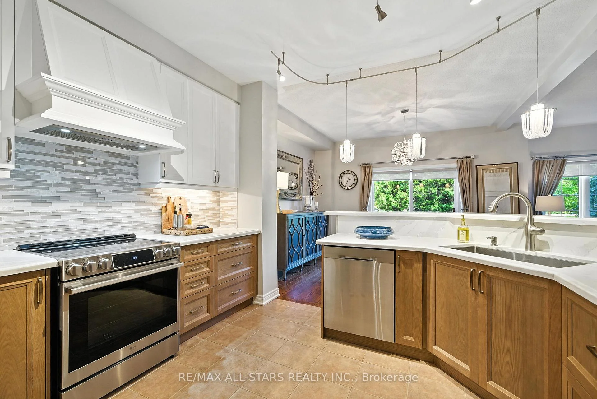 Photo 30 of 39 Louisbourg Way, Markham, Greensborough — HOMEH