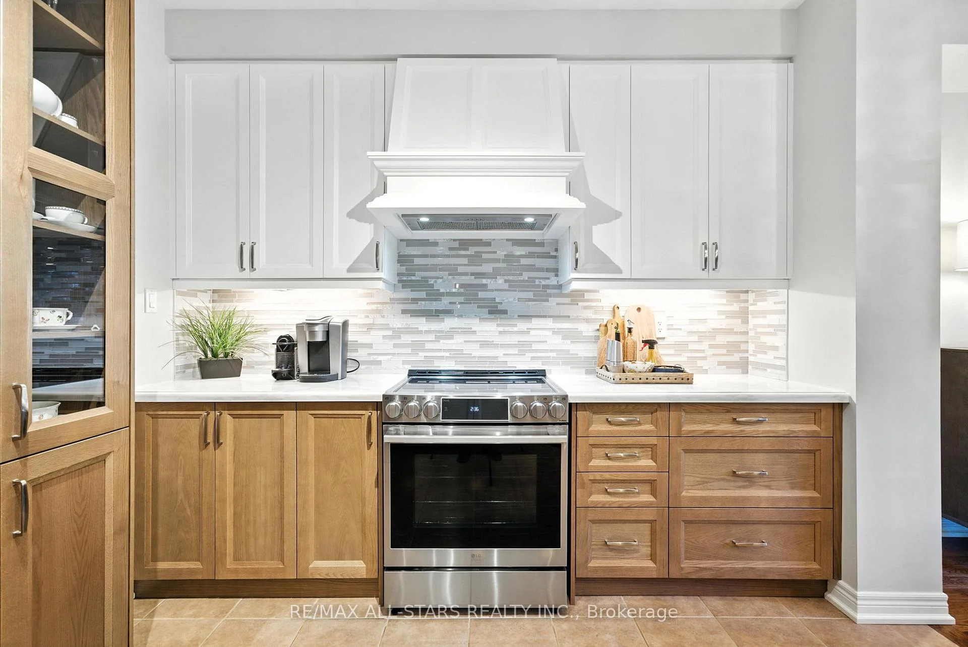 Photo 33 of 39 Louisbourg Way, Markham, Greensborough — HOMEH