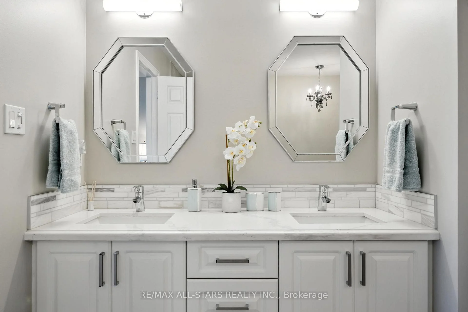 Photo 53 of 39 Louisbourg Way, Markham, Greensborough — HOMEH